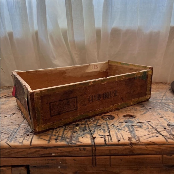 Antique Duquesne Club Cigar Box (empty). - Picture 2 of 3